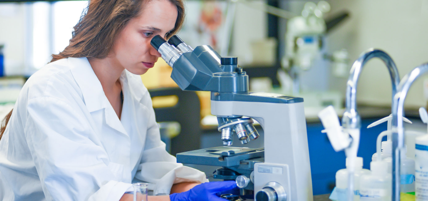 Image of biomedical students in a lab setting.